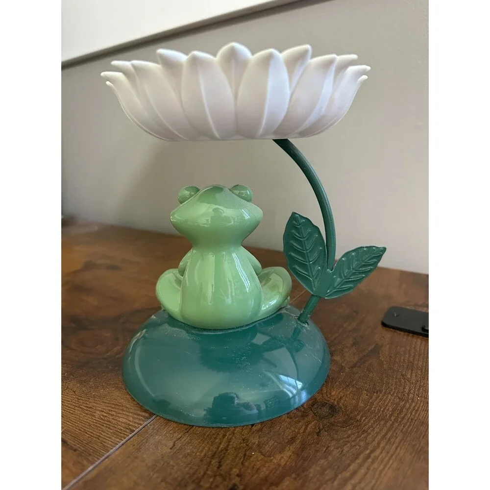 Bath & Body Works Meditating Frog 3 Wick Candle Holder Green Flower
